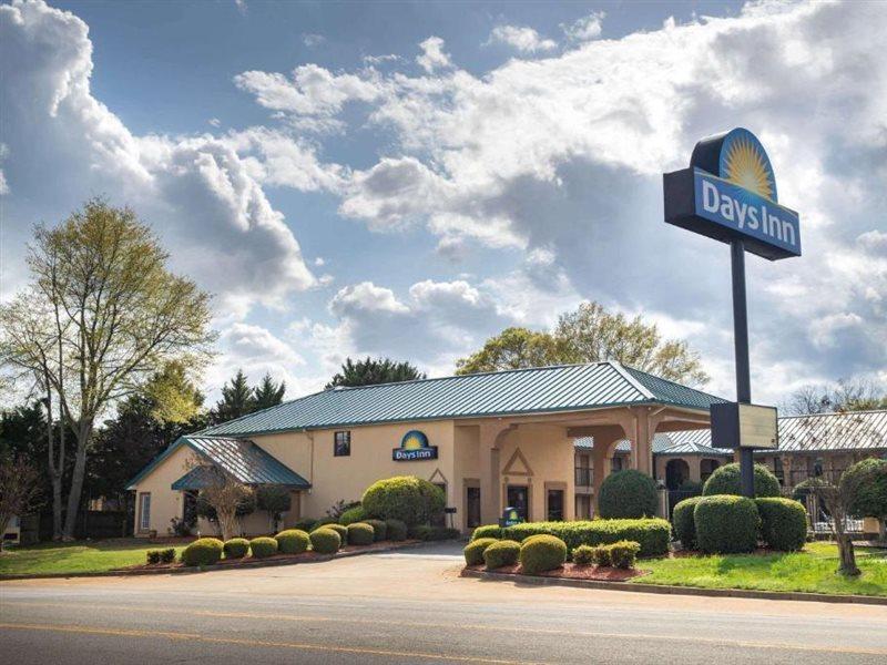 Days Inn By Wyndham Thomaston Exteriér fotografie