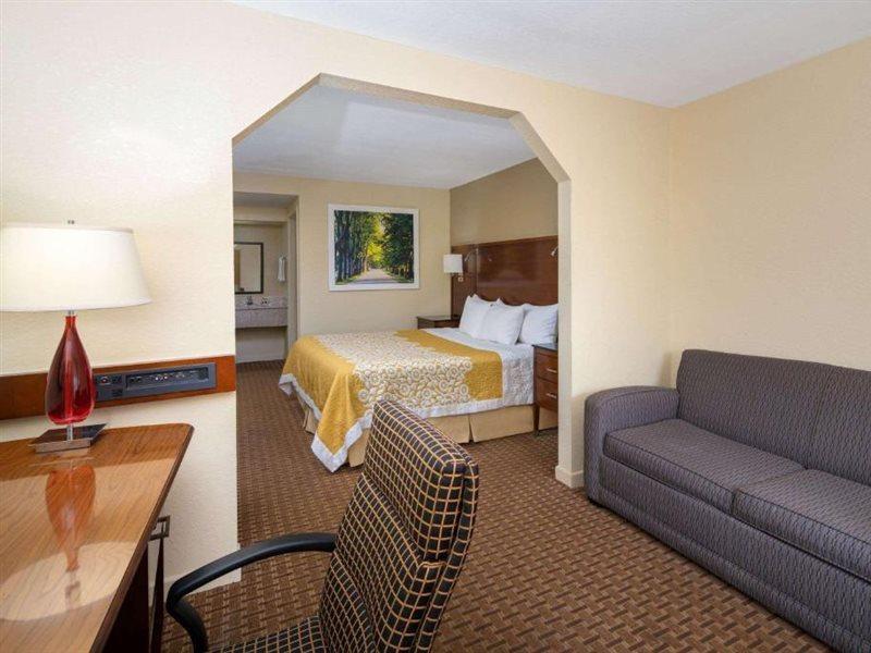 Days Inn By Wyndham Thomaston Exteriér fotografie