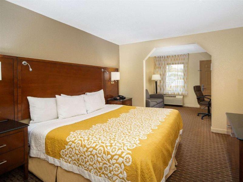 Days Inn By Wyndham Thomaston Exteriér fotografie