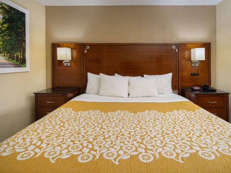 Days Inn By Wyndham Thomaston Exteriér fotografie