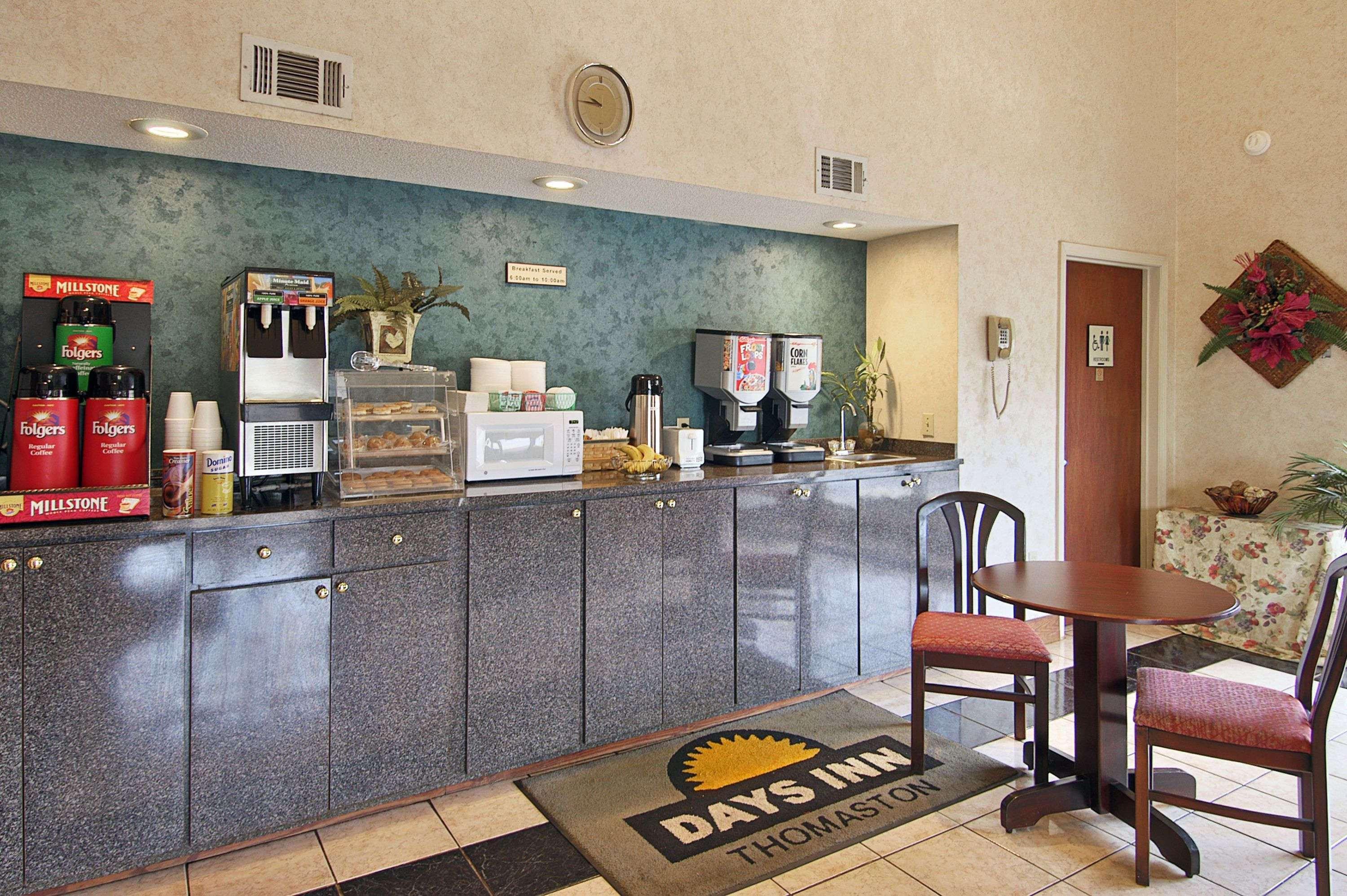Days Inn By Wyndham Thomaston Exteriér fotografie