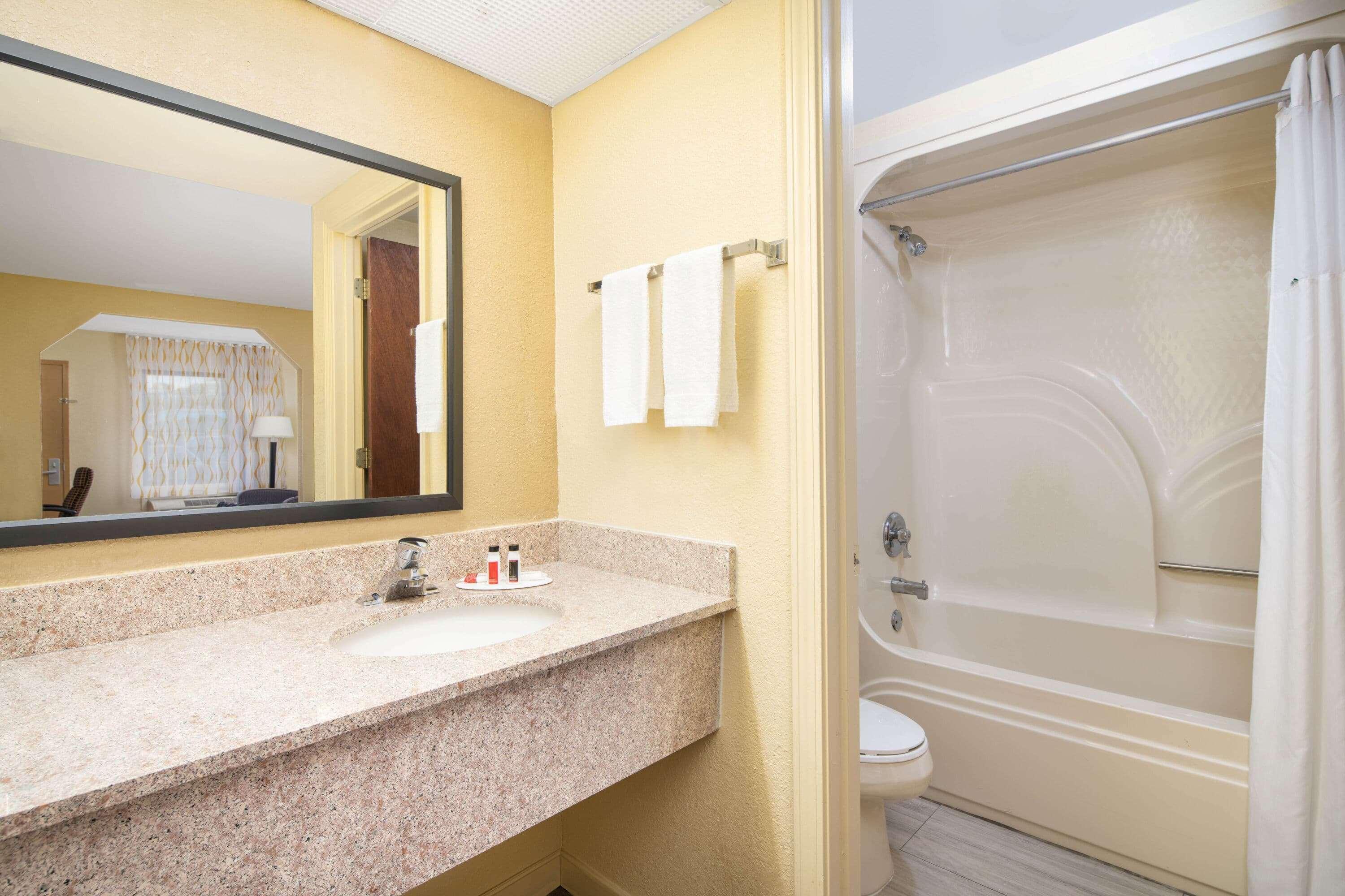 Days Inn By Wyndham Thomaston Exteriér fotografie