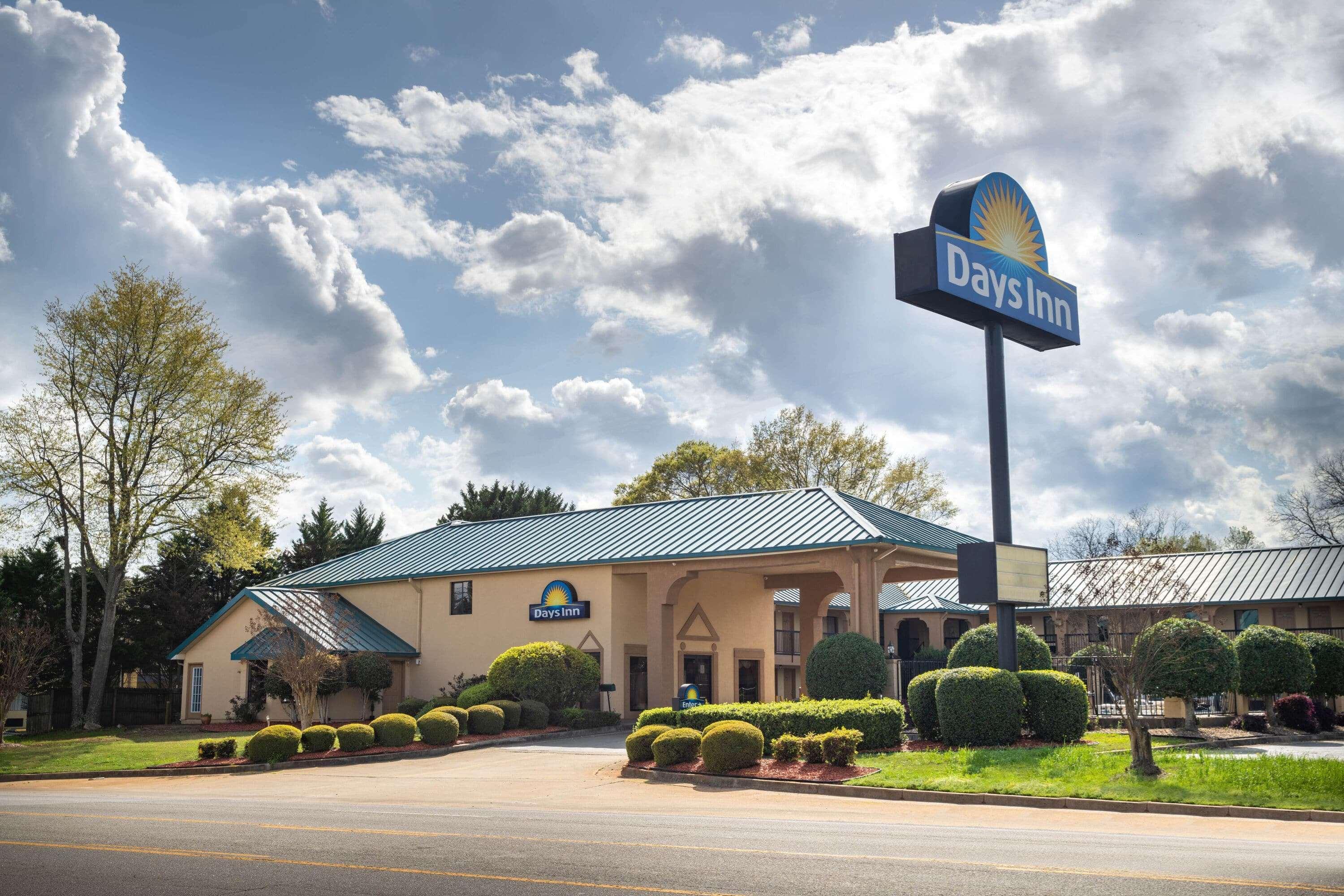 Days Inn By Wyndham Thomaston Exteriér fotografie